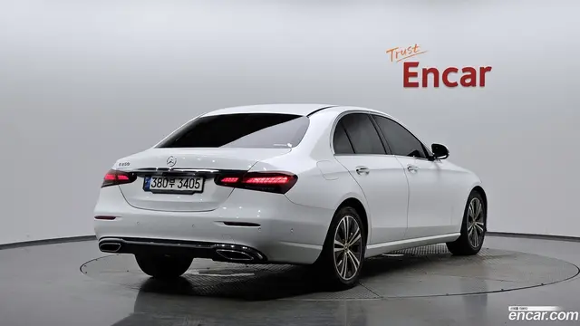 Main__Slider__Photo:E-Class Mercedes-Benz 2020.11-1