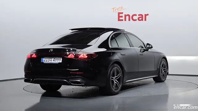 Main__Slider__Photo:E-Class Mercedes-Benz 2025.9-1