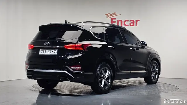 Main__Slider__Photo:Santafe Hyundai 2018.6-1