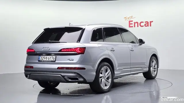 Main__Slider__Photo:Q7 Audi 2021.10-1