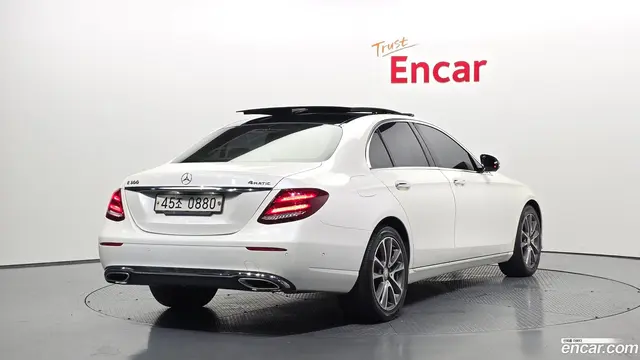 Main__Slider__Photo:E-Class Mercedes-Benz 2016.5-1