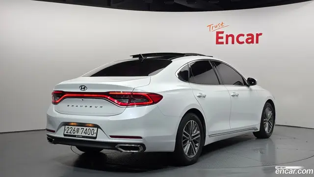 Main__Slider__Photo:Grandeur Hyundai 2017.7-1