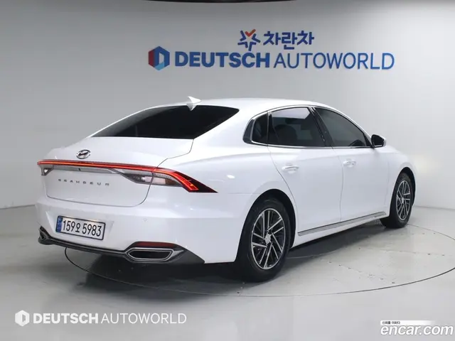 Main__Slider__Photo:Grandeur Hyundai 2022.3-1