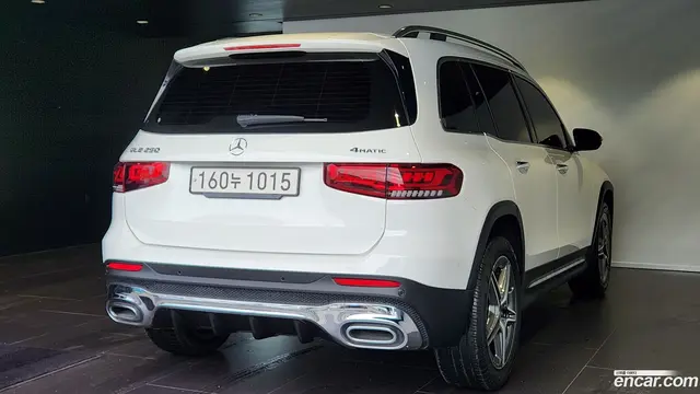 Main__Slider__Photo:GLB-Class Mercedes-Benz 2022.6-1