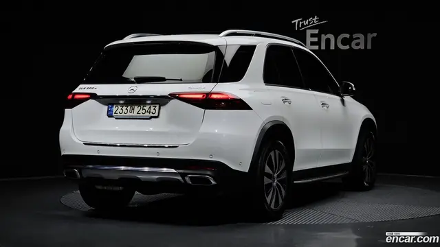 Main__Slider__Photo:GLE-Class Mercedes-Benz 2024.8-1