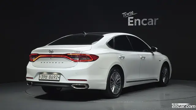 Main__Slider__Photo:Grandeur Hyundai 2019.2-1