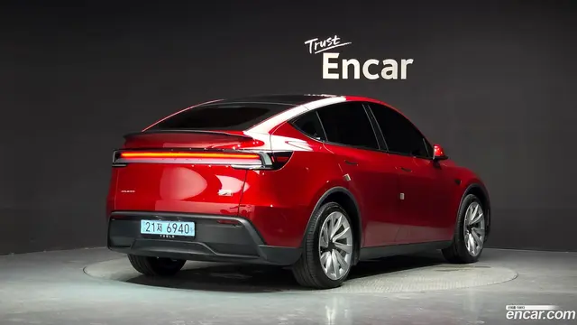 Main__Slider__Photo:Model Y Tesla 2025.5-1