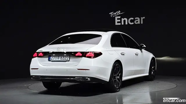 Main__Slider__Photo:E-Class Mercedes-Benz 2025.11-1