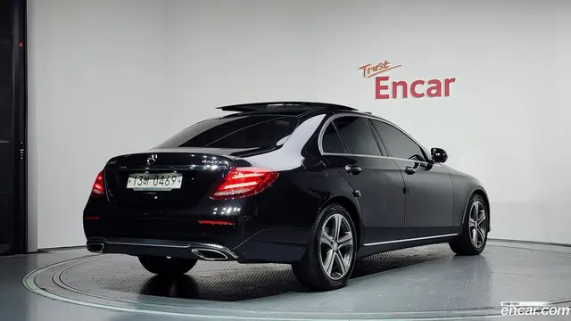 Main__Slider__Photo:E-Class Mercedes-Benz 2016.8-1