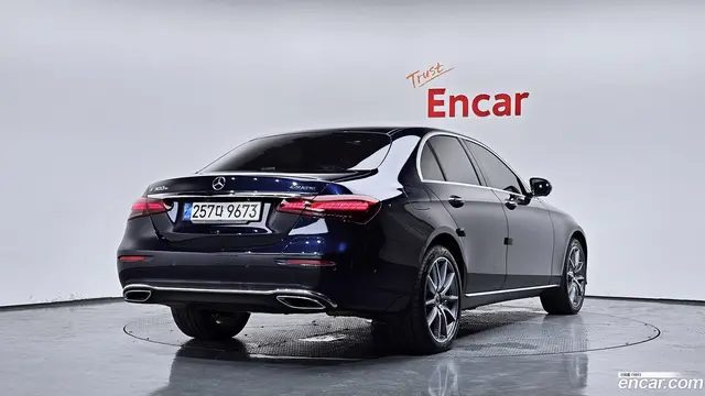 Main__Slider__Photo:E-Class Mercedes-Benz 2022.2-1