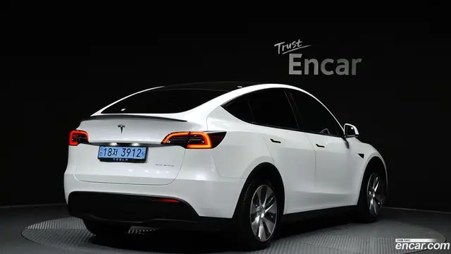Main__Slider__Photo:Model Y Tesla 2021.4-1