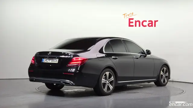 Main__Slider__Photo:E-Class Mercedes-Benz 2017.0-1