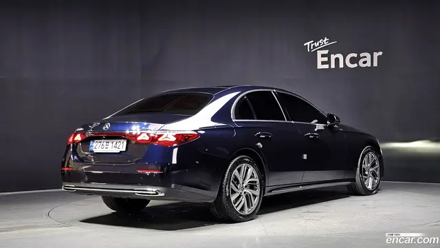 Main__Slider__Photo:E-Class Mercedes-Benz 2024.8-1