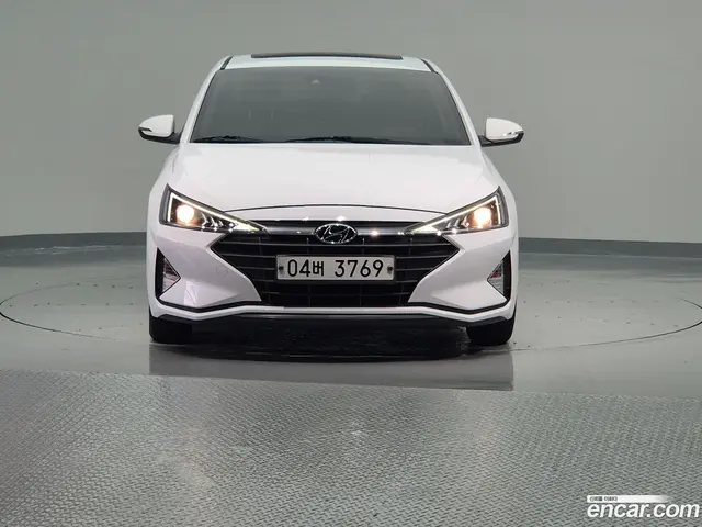 Main__Slider__Photo:AVANTE Hyundai 2018.10-1