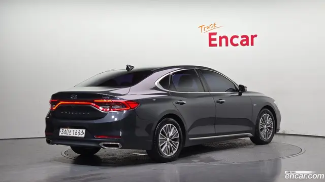 Main__Slider__Photo:Grandeur Hyundai 2017.6-1