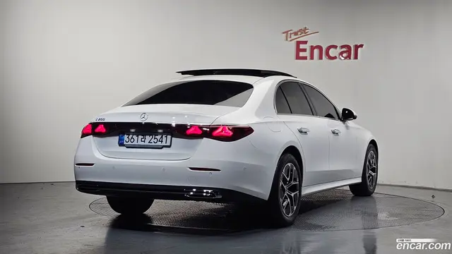 Main__Slider__Photo:E-Class Mercedes-Benz 2026.4-1