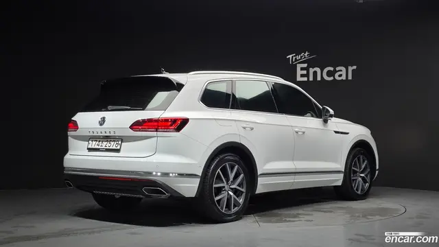 Main__Slider__Photo:Touareg Volkswagen 2020.7-1
