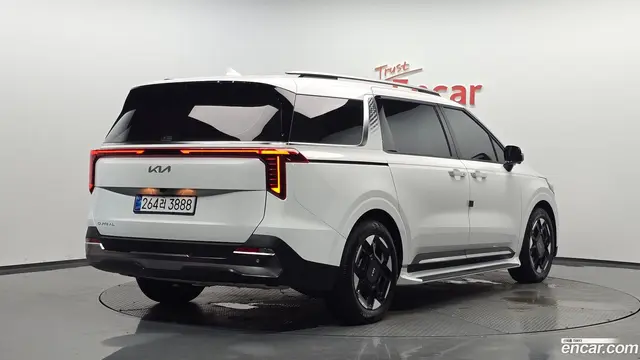 Main__Slider__Photo:Canival Kia 2025.9-1