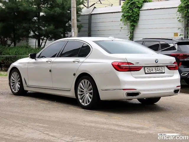 Main__Slider__Photo:7-Series BMW 2016.3-1
