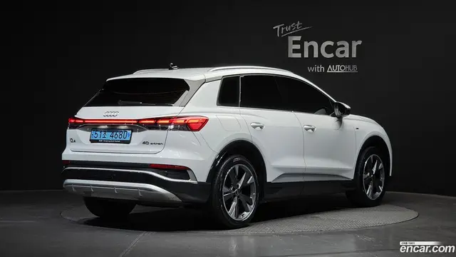 Main__Slider__Photo:Q4 e-tron Audi 2023.11-1