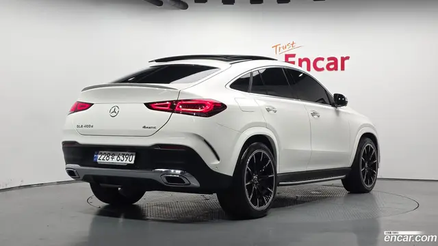 Main__Slider__Photo:GLE-Class Mercedes-Benz 2023.8-1