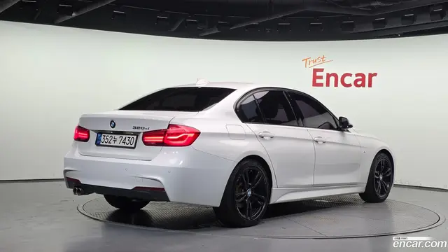Main__Slider__Photo:3-Series BMW 2016.4-1