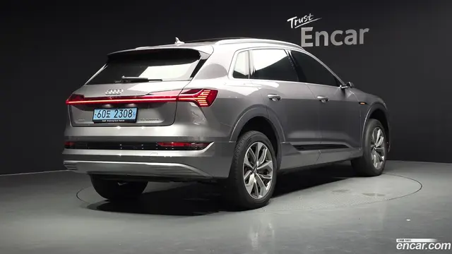 Main__Slider__Photo:e-tron Audi 2020.6-1