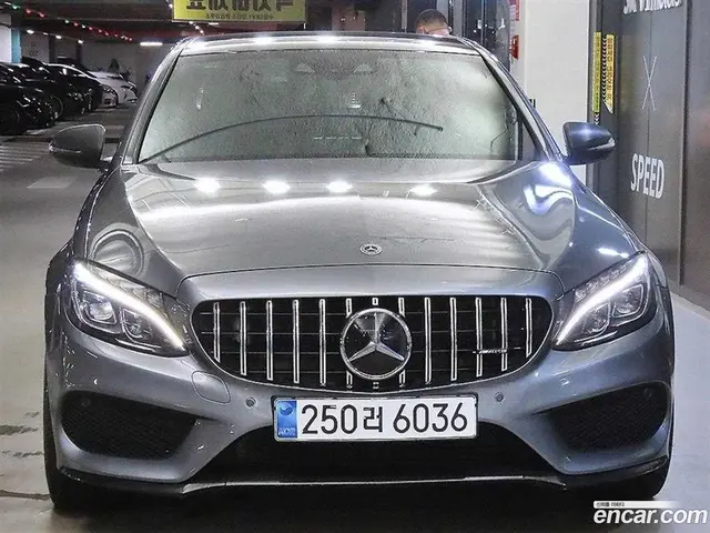 Main__Slider__Photo:C-Class Mercedes-Benz 2018.3-1
