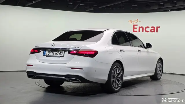 Main__Slider__Photo:E-Class Mercedes-Benz 2021.6-1