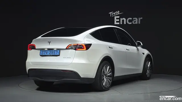 Main__Slider__Photo:Model Y Tesla 2021.4-1