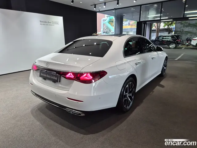 Main__Slider__Photo:E-Class Mercedes-Benz 2026.3-1