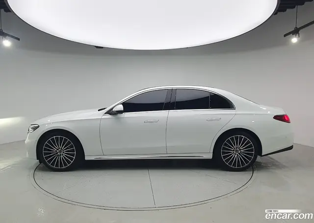 Main__Slider__Photo:E-Class Mercedes-Benz 2026.3-1