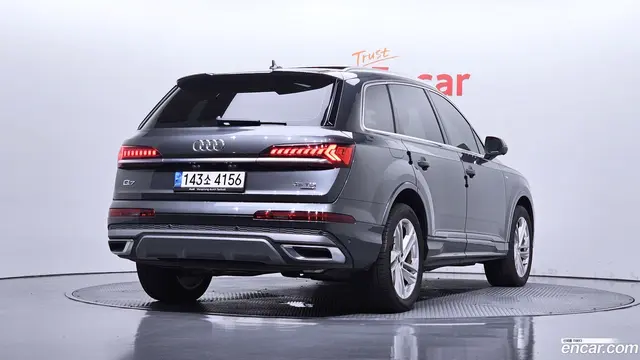 Main__Slider__Photo:Q7 Audi 2021.9-1