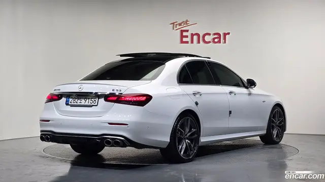 Main__Slider__Photo:E-Class Mercedes-Benz 2021.8-1