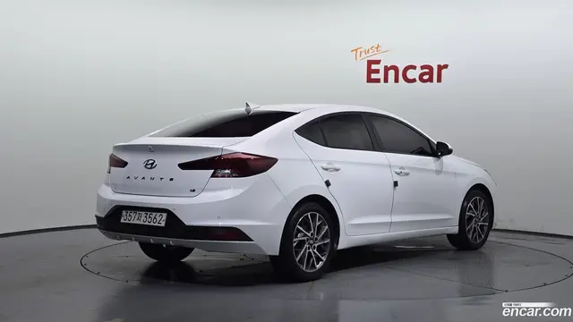 Main__Slider__Photo:AVANTE Hyundai 2018.10-1