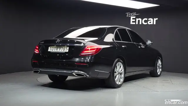 Main__Slider__Photo:E-Class Mercedes-Benz 2017.9-1