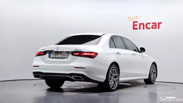 Main__Slider__Photo:E-Class Mercedes-Benz 2020.9-1