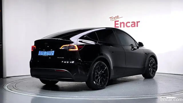Main__Slider__Photo:Model Y Tesla 2022.4-1