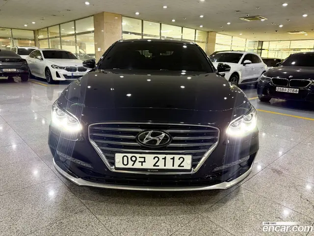 Main__Slider__Photo:Grandeur Hyundai 2017.3-1