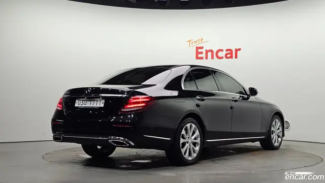 Main__Slider__Photo:E-Class Mercedes-Benz 2017.2-1