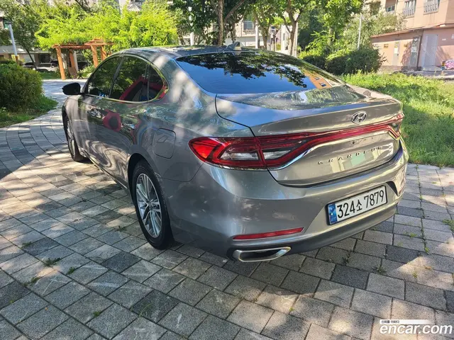 Main__Slider__Photo:Grandeur Hyundai 2018.2-1