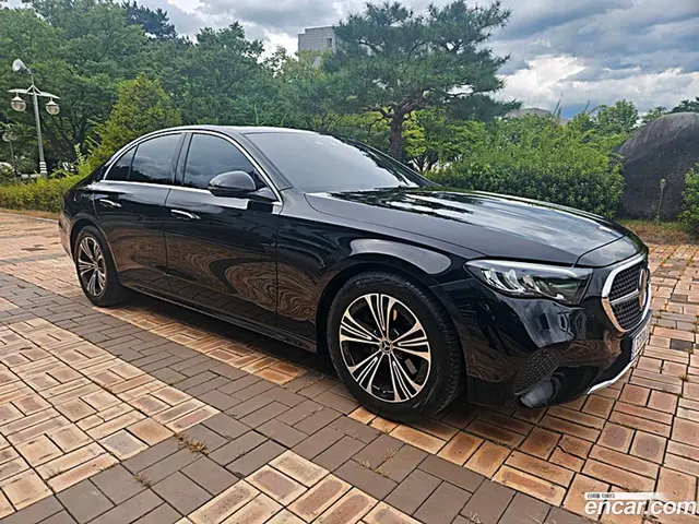 Main__Slider__Photo:E-Class Mercedes-Benz 2024.11-1