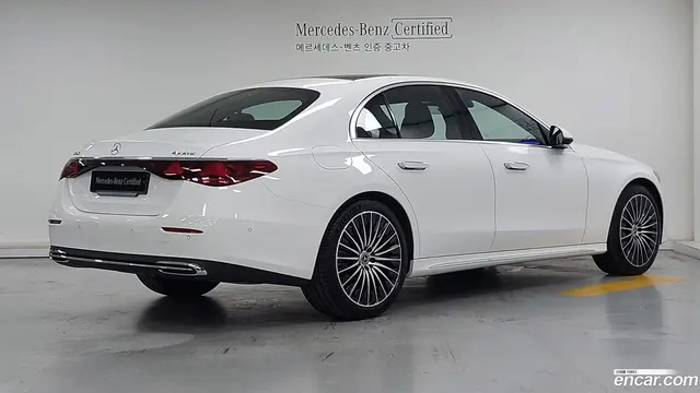 Main__Slider__Photo:E-Class Mercedes-Benz 2025.6-1