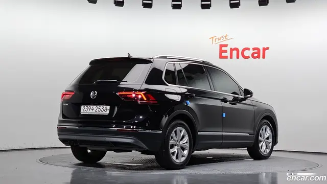 Main__Slider__Photo:Tiguan Volkswagen 2020.2-1