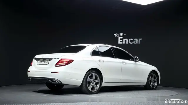 Main__Slider__Photo:E-Class Mercedes-Benz 2018.11-1