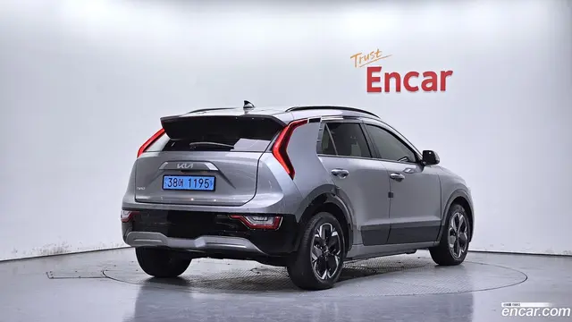 Main__Slider__Photo:Niro Kia 2023.4-1