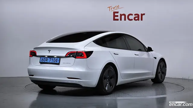 Main__Slider__Photo:Model 3 Tesla 2021.2-1