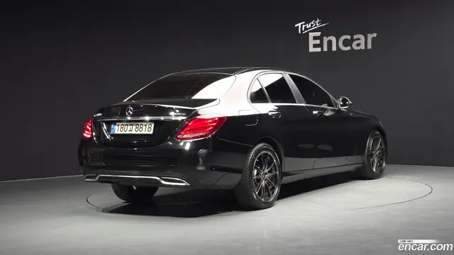 Main__Slider__Photo:C-Class Mercedes-Benz 2018.3-1