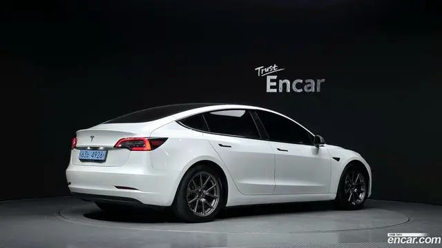 Main__Slider__Photo:Model 3 Tesla 2020.7-1
