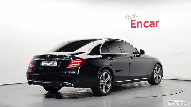 Main__Slider__Photo:E-Class Mercedes-Benz 2019.7-1
